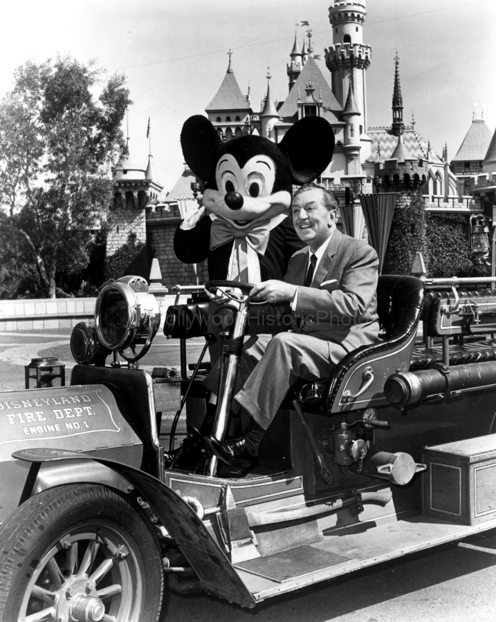 Walt Disney 1960 WM.jpg